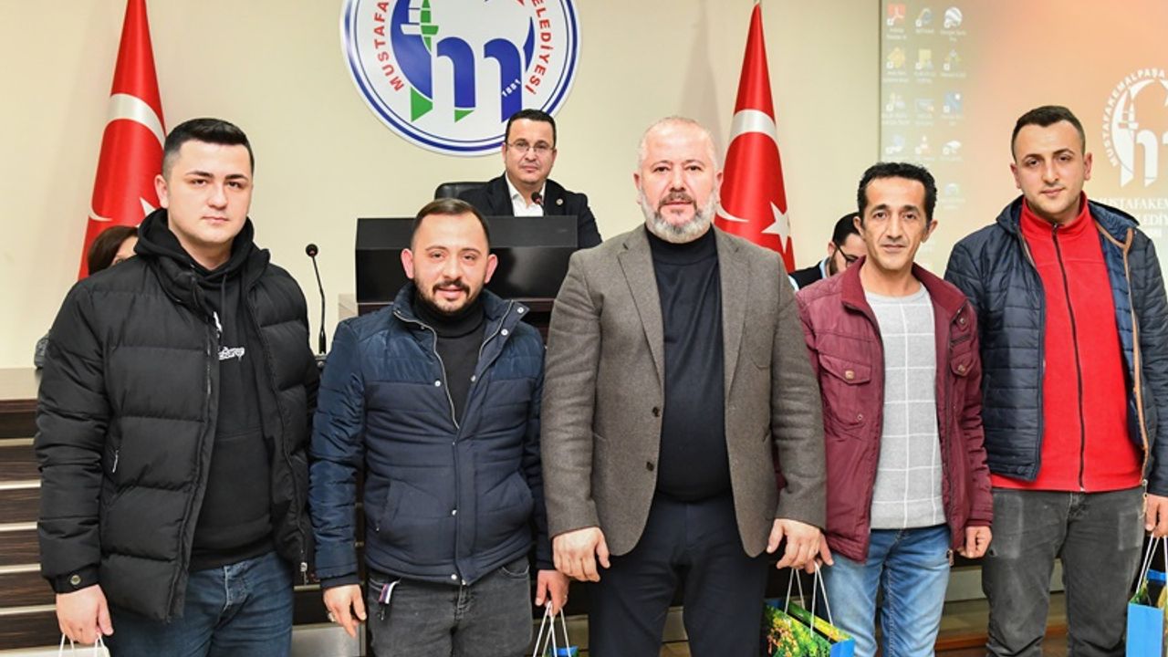 Mustafakemalpaşa'da ayın vatandaşı seçildi