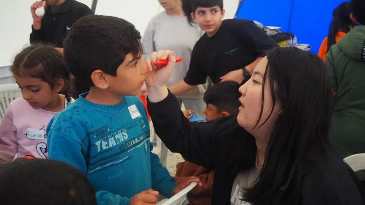 Güney Koreli öğrencilerden depremzedelere yardım