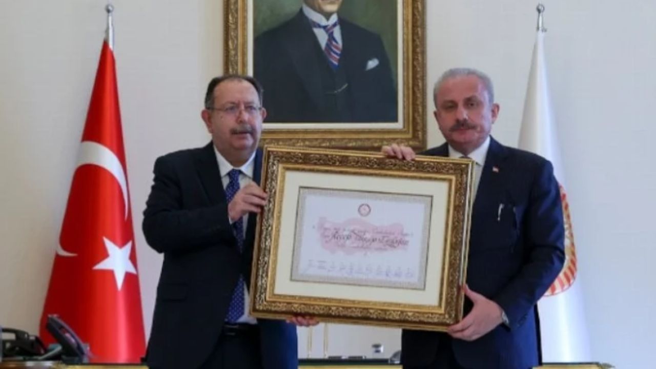 YSK, Cumhurbaşkanı Erdoğan'ın mazbatasını Şentop'a takdim etti