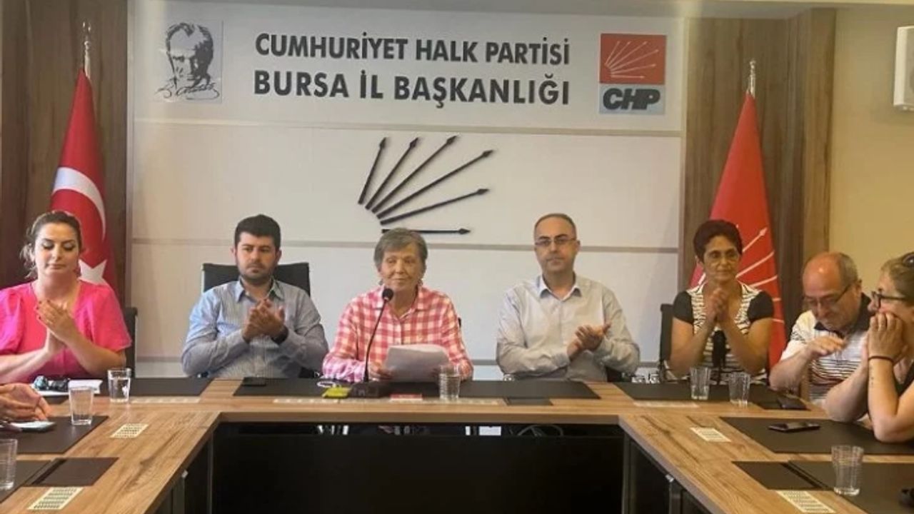 CHP'li kadınlardan Büyükorhan'daki çağdışı karara tepki