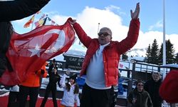 Türk Bayrağını Fransa'da dalgalandırdı