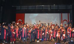 Keplerini atarak diplomalarını aldılar