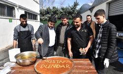 Depremzede vatandaştan Osmangazi Belediyesi'ne künefeli teşekkür