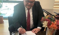 Özal Cumhurbaşkanı Adaylık Başvurusunu Yaptı.