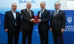 Büyükşehir Belediyesi Hatay'a 10 tır su ulaştırdı.
