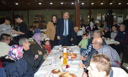 İftarda engelli ve engelli aileleri ile buluştu