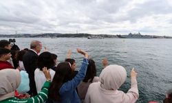 TCG Anadolu gemisi Erdoğan’ı selamladı