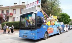 23 Nisan'da şehir turu attılar