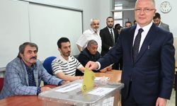 AK Parti İl Başkanı Davut Gürkan oyunu kullandı.