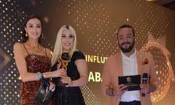 'Yılın Kadın Influencer' ödülünü aldı