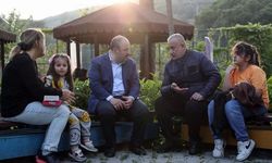 Bakan Varank depremzedelerle buluştu