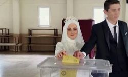 Yenişehir'de gelinliğiyle sandığa geldi