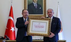 YSK, Cumhurbaşkanı Erdoğan'ın mazbatasını Şentop'a takdim etti