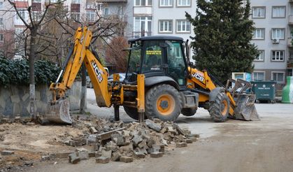 Arapzade Mahallesinde Yaya Kaldırımı Çalışması Yapılıyor