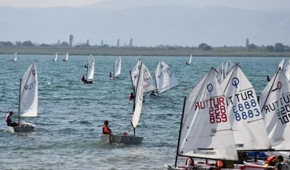 İznik Gölü'nde heyecan dolu yarış