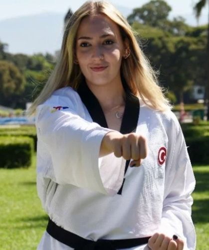 Kırık elle bronz madalya kazandı