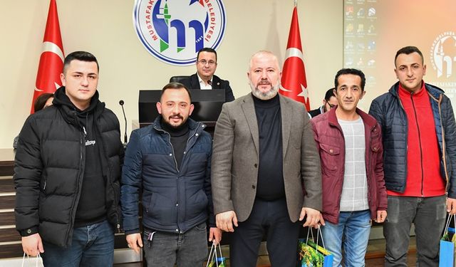 Mustafakemalpaşa'da ayın vatandaşı seçildi