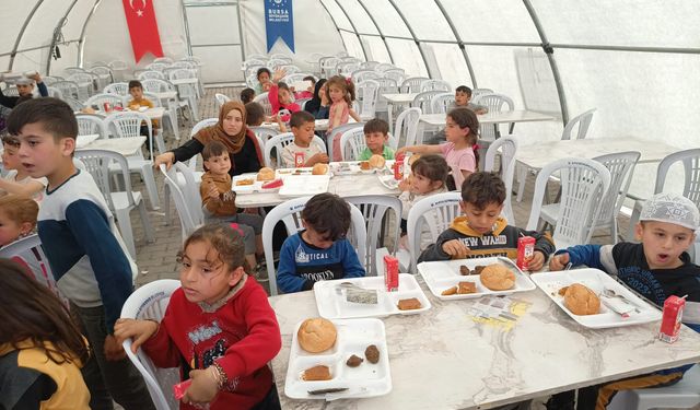 Minik depremzedelere erken iftar