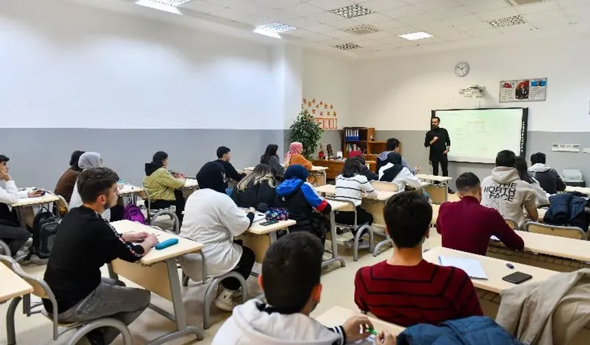Öğrenciler YKS için hazırlanıyor