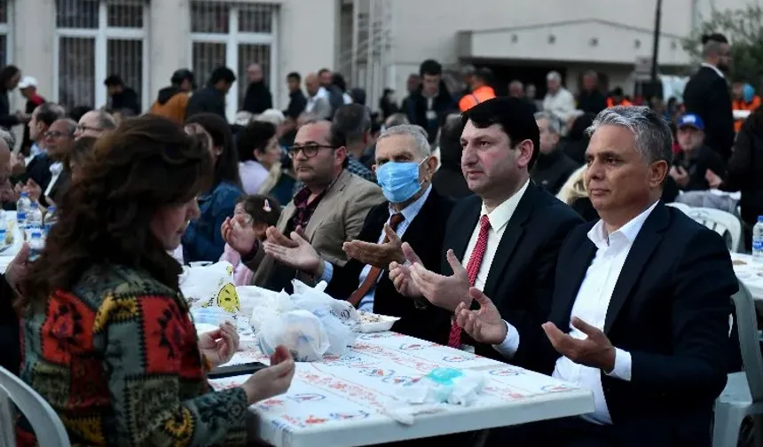 Muratpaşa'daki iftarda Tuzcular Muhtarı unutulmadı