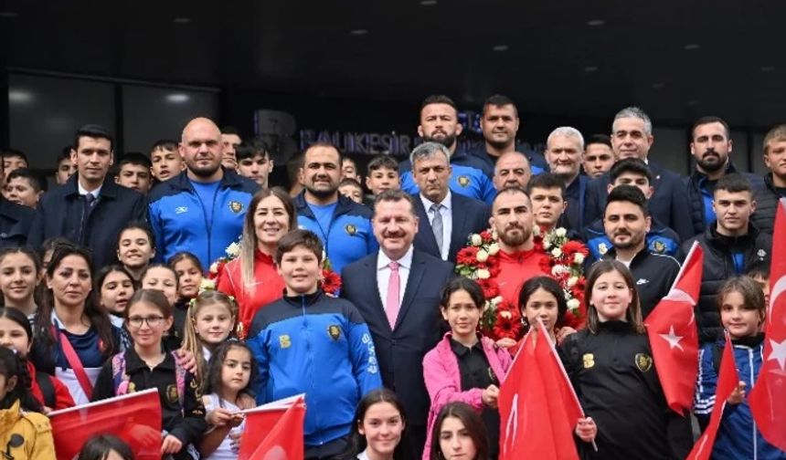 Milli güreşçiler Meclise gitti
