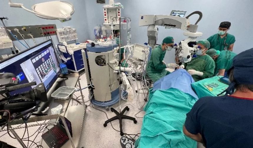 Canlı yayında ameliyat yapacaklar