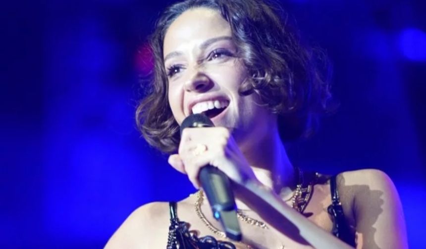 Zeynep Bastık'tan Boğaz'da muhteşem gece