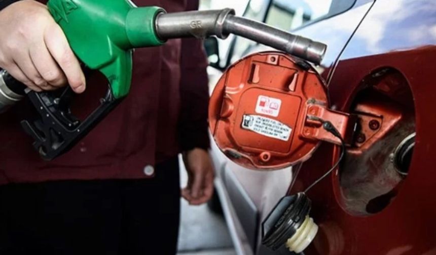 Benzine büyük zam geldi